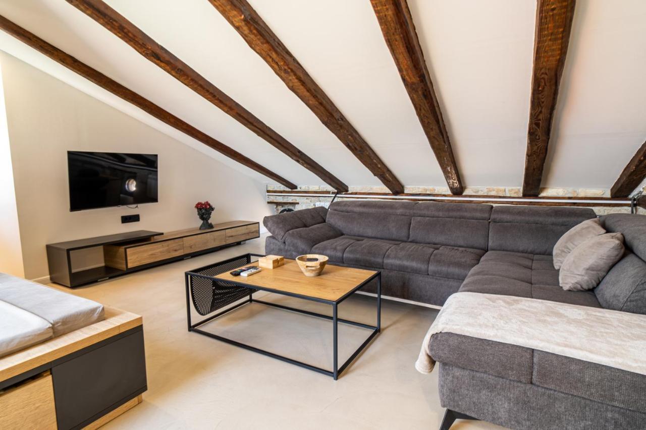 Castropola Views With Private Parking Apartment Exterior photo