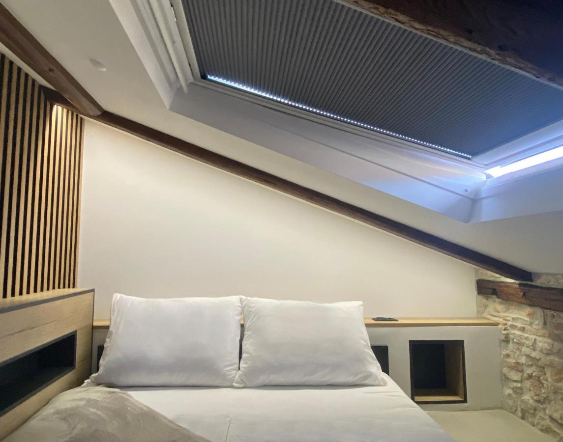 Castropola Views With Private Parking Apartment Exterior photo